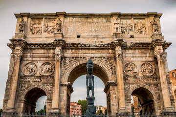 Obraz premium L'arc de Triomphe de Constantin près du Colisée à Rome