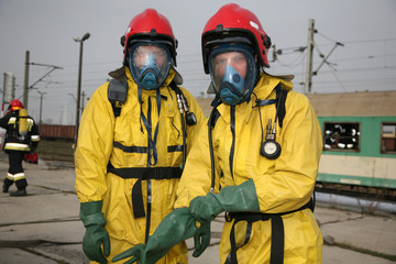 Obraz premium firemen in action, Firefighters exercises train accident, chemical contamination 