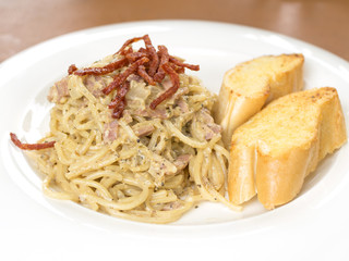 Spaghetti Cabonara and garlic bread