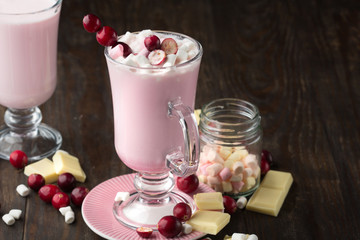Hot white chocolate with cranberry and marshmallows