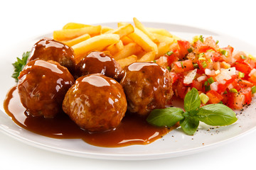 Roasted meatballs, chips and vegetables 