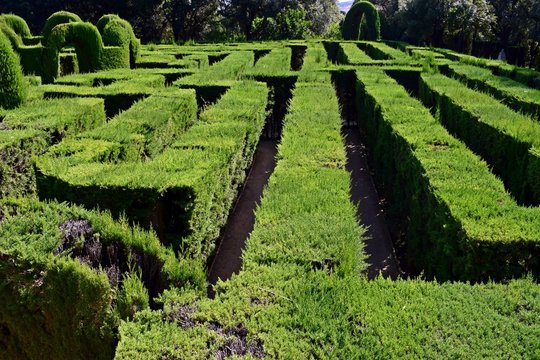 PARQUES, JARDINES, PARQUES URBANOS, LUGAR DE INTERES, VISITAR, PARQUES Y JARDINES, PLANTAS, FLORES, AGUA, VEGETACION, PALMERAS, FUENTES, LABERINTO,