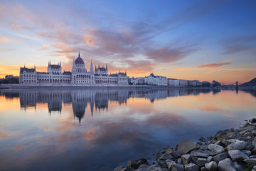 Fototapeta premium The Hungarian Parliament building in Budapest, Hungary at sunrise.