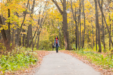Obraz premium Street fashion concept - portrait of a pretty girl. Beautiful autumn woman.