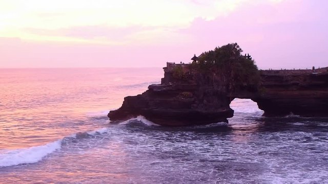 View of Pura Batu Bolong, Tanah Lot, Bali, Indonesia.
