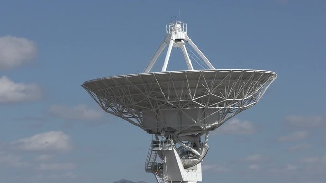 Giant radio telescope antenna in the New Mexico desert