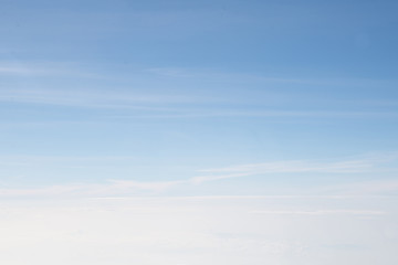 Fototapeta premium blue sky viewed from an airplane window