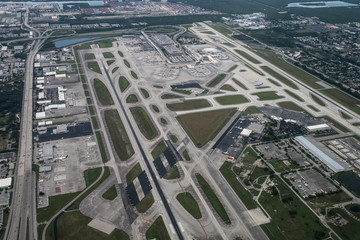 Aerial view of Fort Lauderdale, Hollywood International Airport. - obrazy, fototapety, plakaty