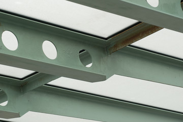 水滴を帯びたピンクの花