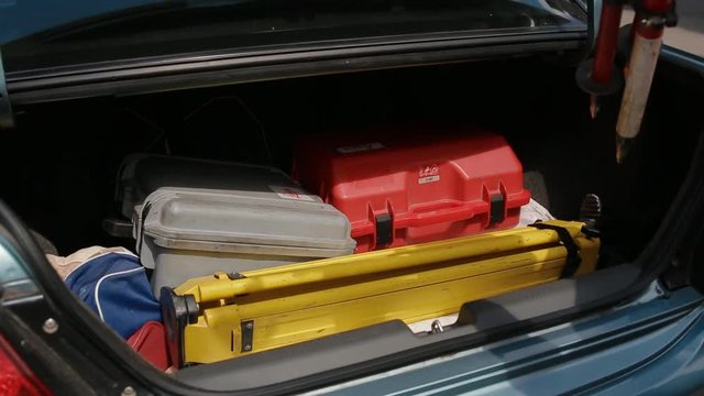 Surveyor take equipment from the car