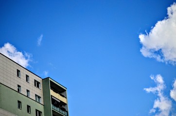 This picture shows a house in the center of Berlin and a deep blue sky.