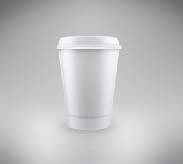 реалистичный картонный изолированный стакан для кофе