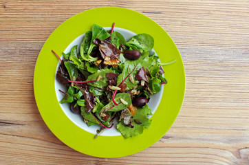 Ensalada de canónigos y frutos secos