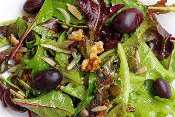Ensalada de canónigos y frutos secos
