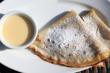 Pancakes with powdered sugar