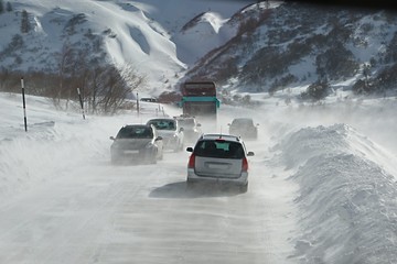 Obraz na płótnie Canvas Driving in snow storm