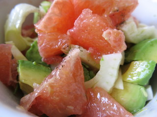 Salat mit Avocado, Grapefruit und Fenchel
