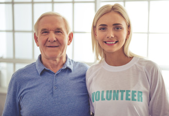Volunteer and old people - obrazy, fototapety, plakaty