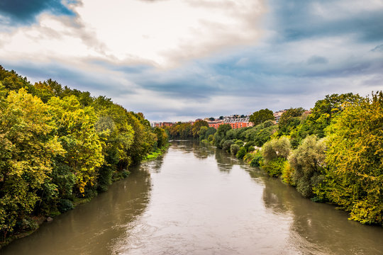 Travers&eacute; du Tibre par le pont Sublicio