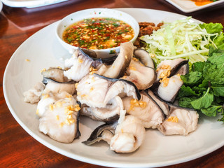 Dip fish fillets poached with seafood sauce.