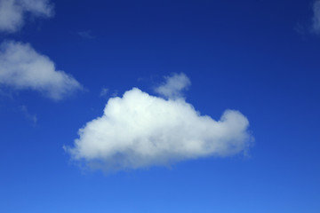 Obraz premium white clouds in the blue sky