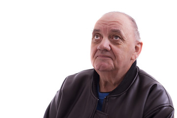 Obraz premium portrait homme âgé qui regarde vers le haut