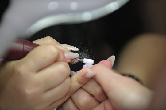 beaut&eacute; ongles limer,poncer