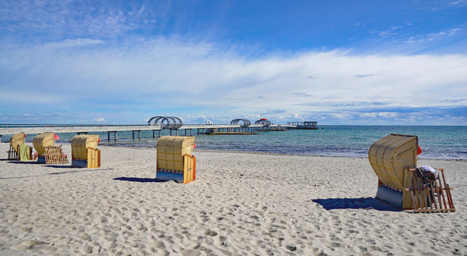Strand und Seebr&uuml;cke im Ostseebad Kellenhusen,Ostholstein,Deutschland