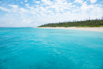 Cobalt blue of the sea and the sky, Minnajima Island, okinawa, japan / 沖縄水納島ビーチ　コバルトブルーの海と空
