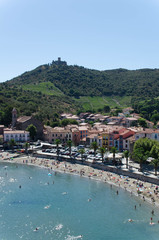 Fototapeta premium Village de Collioure, son fort, sa plage, son port