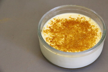 Crème brulée dans un ramequin