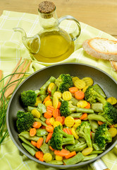Caponata di verdure in padella