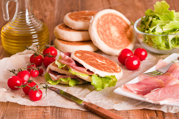 Tigella bread stuffed with ham and lettuce.