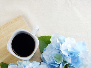 Obraz na płótnie Canvas coffee and decoration flowers