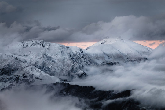 Fototapeta telephoto of mountains with fog and snow