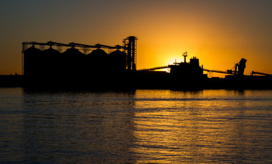 Siluette Newcastle harbour