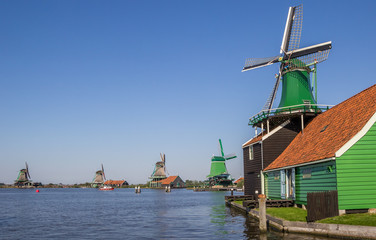 Fototapeta na wymiar Traditional dutch windmills at the Zaan river