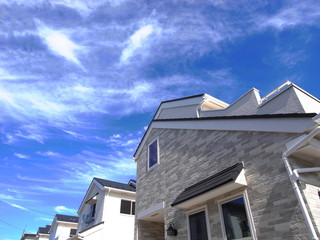 建売住宅と青空