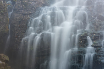 Obraz na płótnie Canvas waterfall rock lake