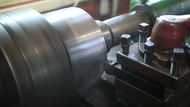 Cutting tool processing on old lathe machine