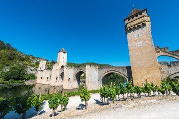 Fototapeta na wymiar Pont Valentre in Cahors, France.