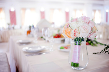Obraz na płótnie Canvas Wedding floristry. Beautiful lush bouquet on the table in restaurant