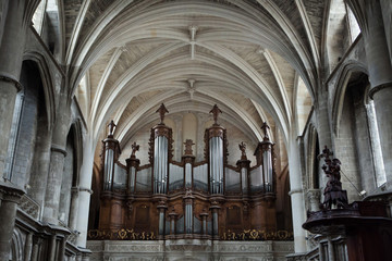 Fototapeta premium Pipe organ in the Bordeaux Cathedral
