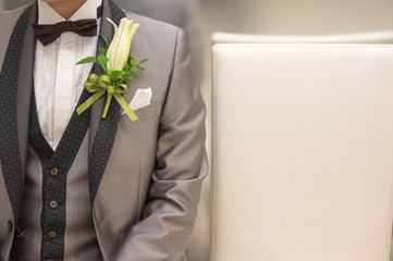 結婚式　新郎　待機