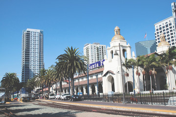 Naklejka premium SAN DIEGO, Kalifornia - 30 sierpnia 2012: Pociąg przybywa na Union Station