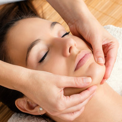 Fototapeta na wymiar Relaxing facial massage on female chin.