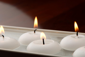 Fototapeta na wymiar Floating candle centerpiece on dinner table