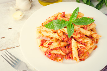 Penne pasta with tuna and basil