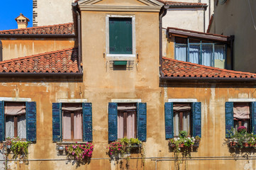 Fototapeta na wymiar Facades Venice house with blue shutters