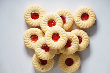 vanilla cookies with strawberry stuff